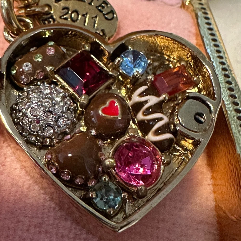 Juicy Couture 2009 Limited Edition Valentine Box of Chocolates Charm YJRU2672 - Picture 10 of 15